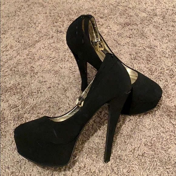 Black Mary Jane Heels - Picture 1 of 1
